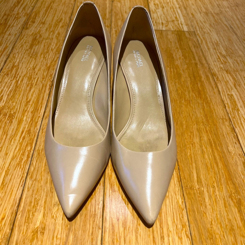 MICHAEL KORS: cream/tan kitten heel